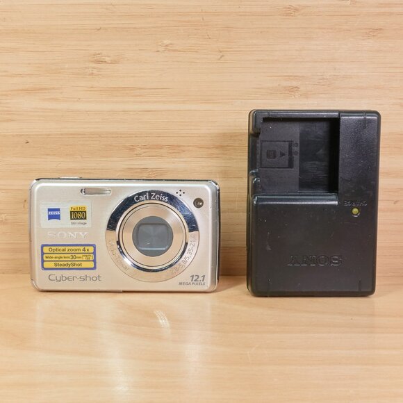 Sony Cyber-shot DSC-W210 / 12.1MP Digital Camera / Compact & Ready to Use - Picture 2 of 10